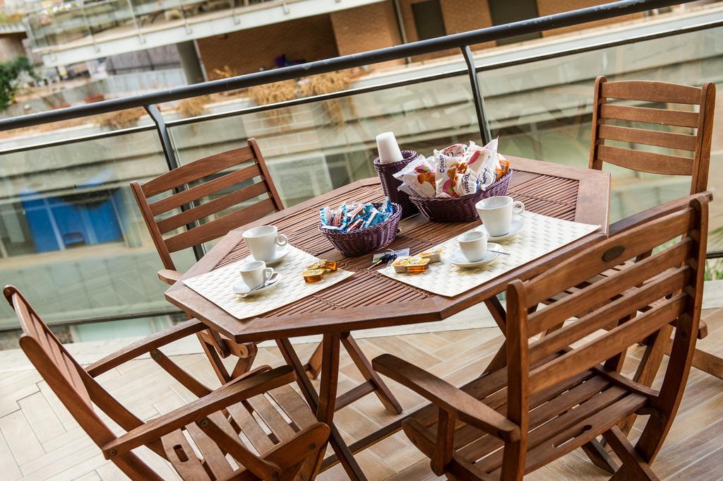 Hotel Domus Bb - Plaza Fiumicino Esterno foto